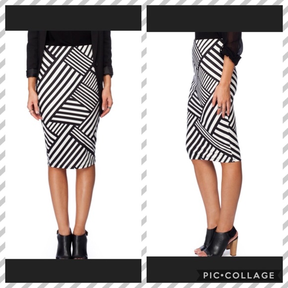 Kardashian Kollection Dresses & Skirts - Kardashian kollection bodycon skirt, small